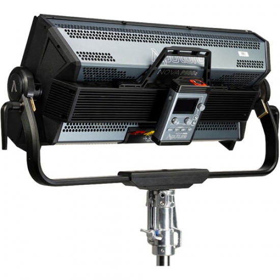 إضائة ليد متعددة الألوان من شركة أبيوتشر LED Aputure Nova P600c RGBWW مع شنطة إضائة ليد متعددة الألوان من شركة أبيوتشر LED Aputure Nova P600c RGBWW مع شنطة
